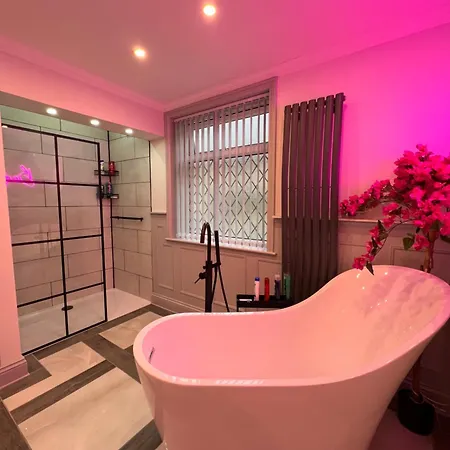 Cosy Detached House In Bradford Holiday home