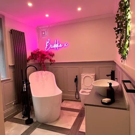 Holiday home Cosy Detached House In Bradford *