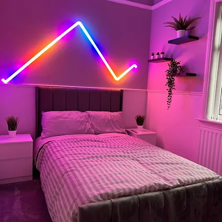 Cosy Detached House In Bradford