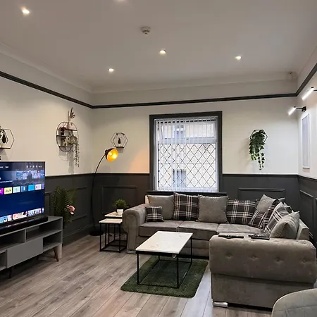 Cosy Detached House In Bradford Holiday home